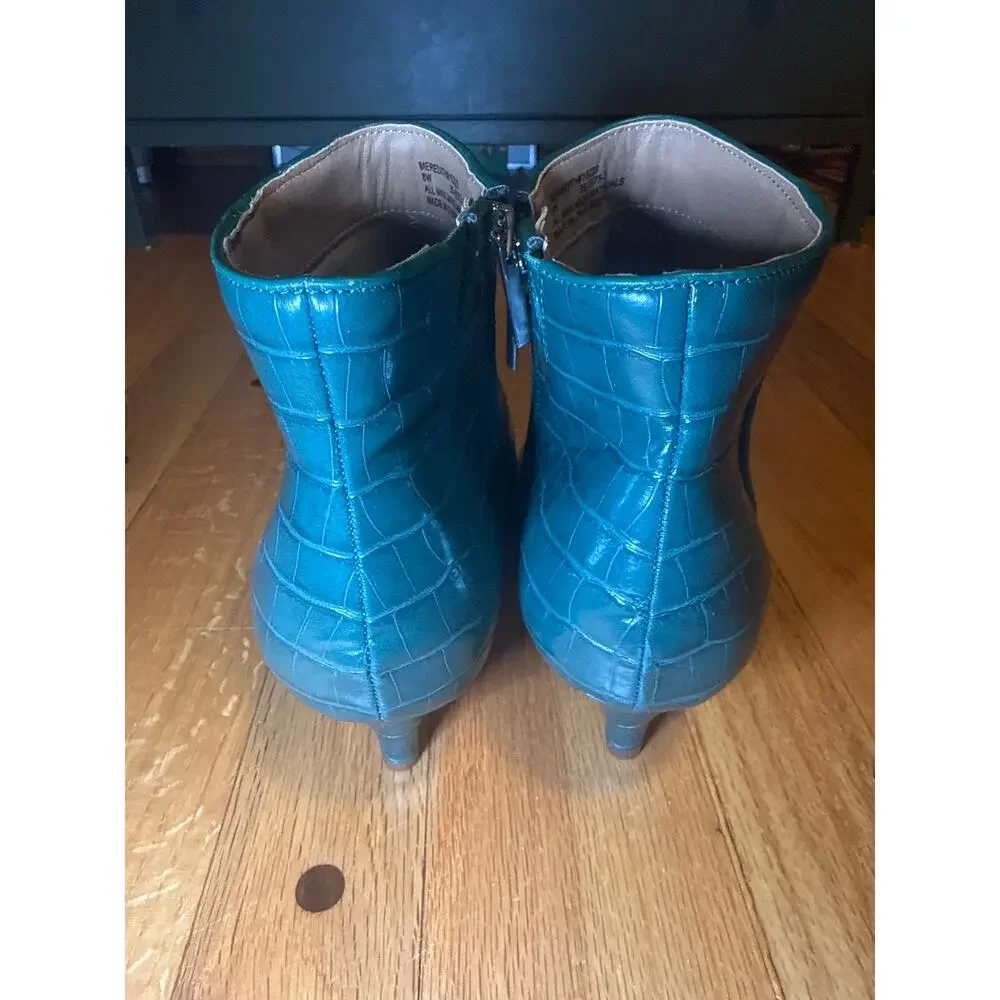 Comfortview Meredith Women’s 8W Teal Croc Embossed Pointed Toe Ankle Boots